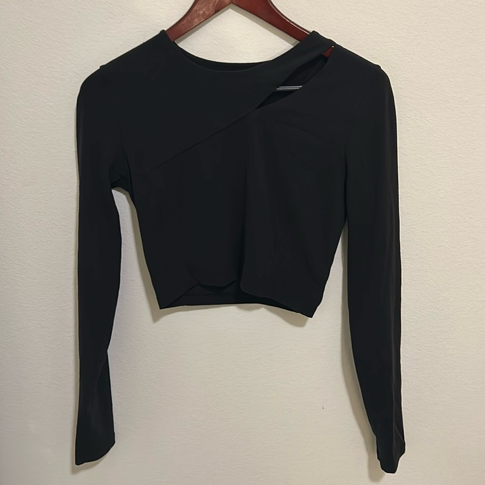 Black Lululemon align long sleeve cropped tank top